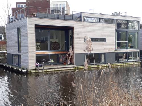 Floating villa 165 m2 in Amsterdam